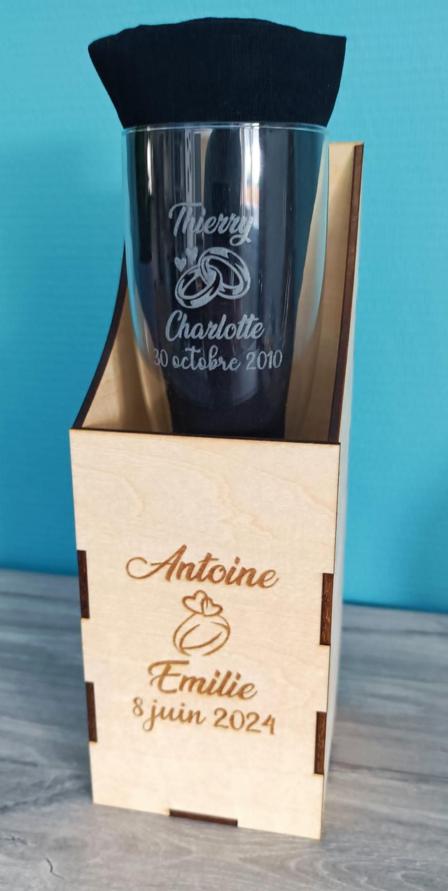 Flûte à champagne et sa boîte 