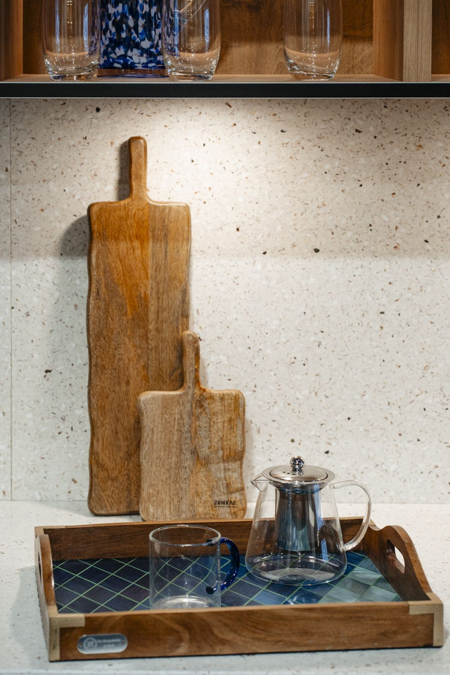 🔹 Plateau Unique • Motif losange en marqueterie de paille