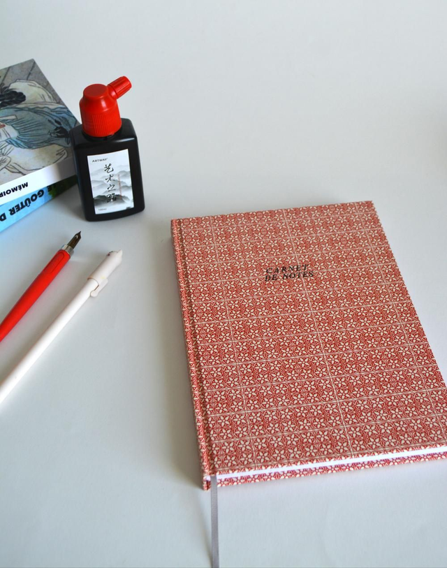 Carnet de notes à motifs médiévaux rouge