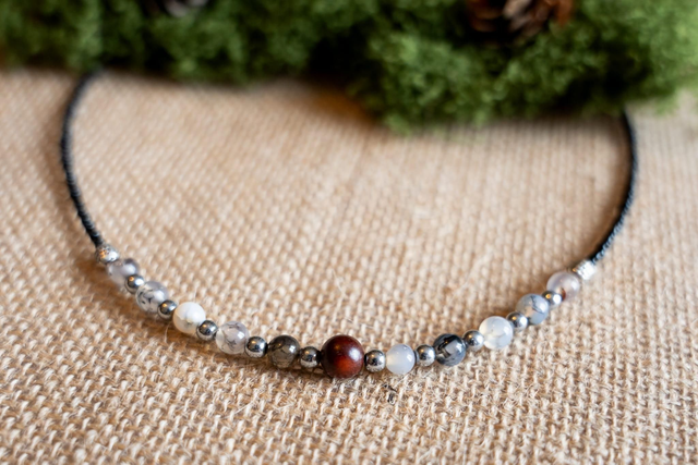 Collier en perles de rocaille, bois de Rose et Agate veine de dragons