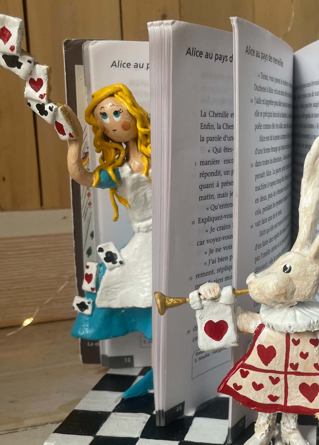 Décoration livre " Alice au pays des merveilles "
