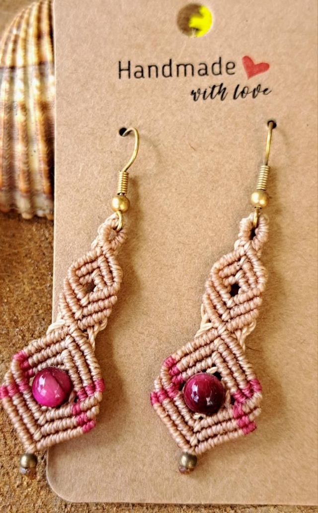 Boucles d'oreilles micro-macramé avec oeil de tigre rose