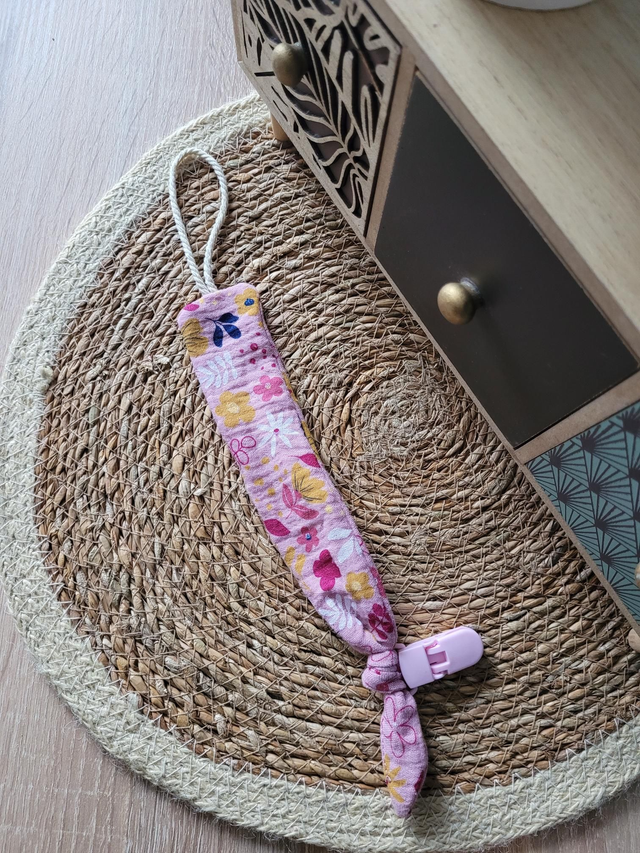 Attache tétine Multi fleurs
