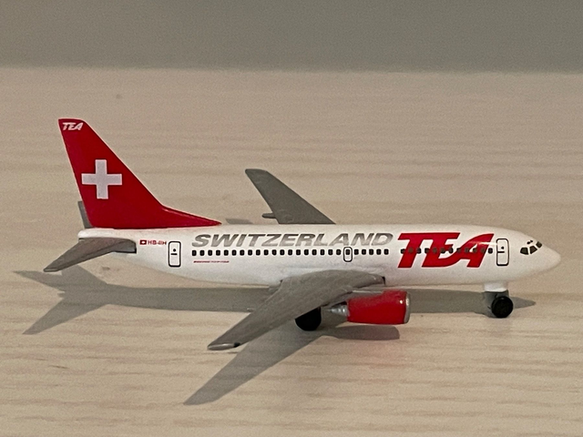 TEA Switzerland B737-700 (HB-IIH), 1:500 Herpa