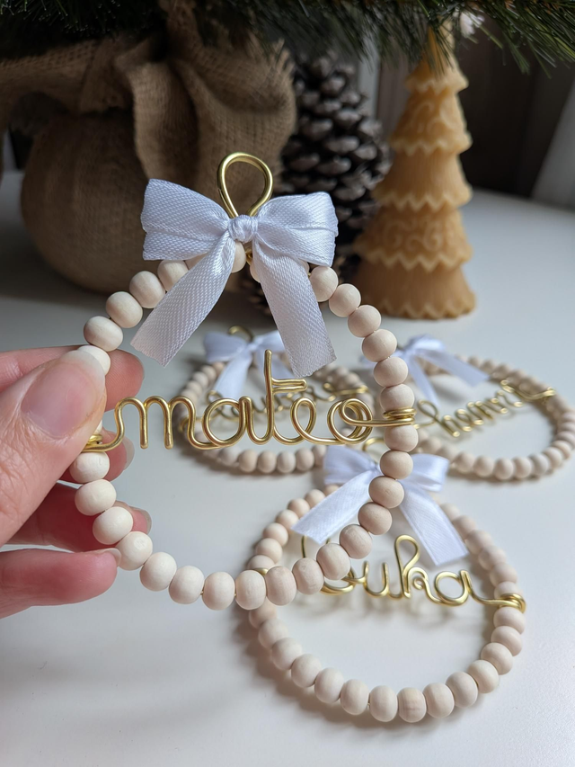 Boule de Noël perles bois personnalisée - Boule de Noël prénom personnalisée – Cadeau fin d'année – Noël blanc - Noël en famille