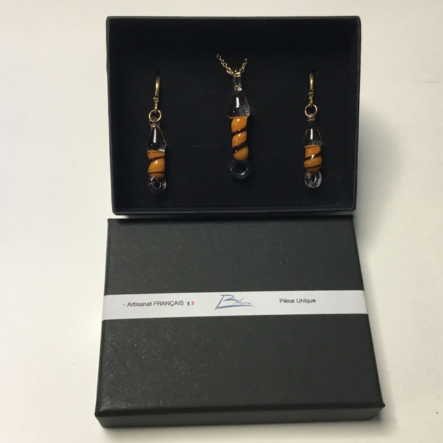 Parure pendentif et boucles d’oreilles réf PA 018