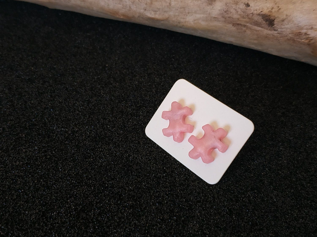 Boucles d'oreilles clous puzzle rose