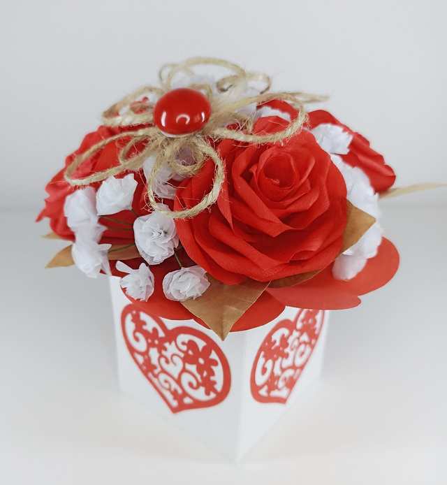 Composition &quot;Romantique&quot; coloris rouge &amp; pot blanc