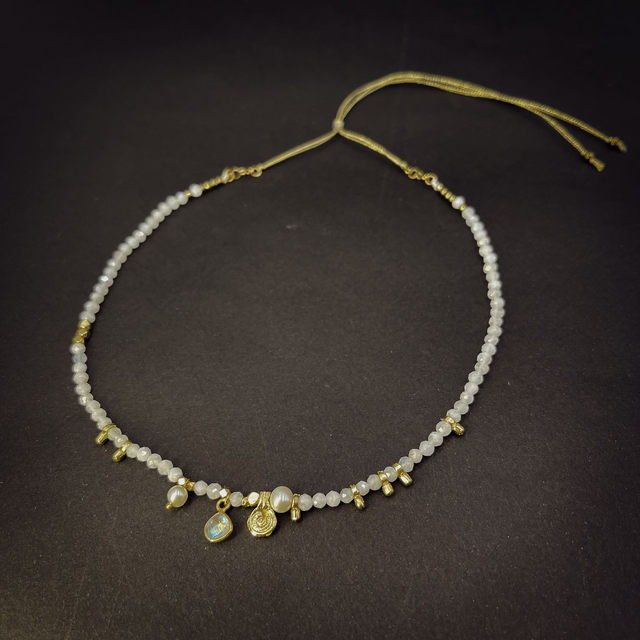 Collier &quot;Rivière&quot; de pierres de lune