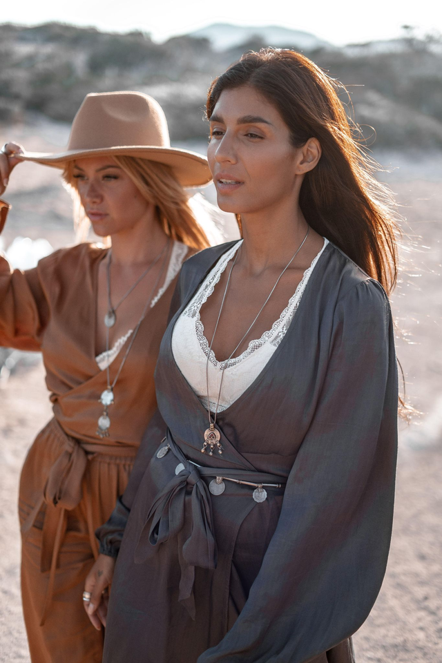 Moost Wanted Noor Satin wrap top Donkerblauw