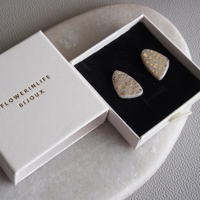 Boucles d&#039;oreilles craquelé pierre granit éclat doré