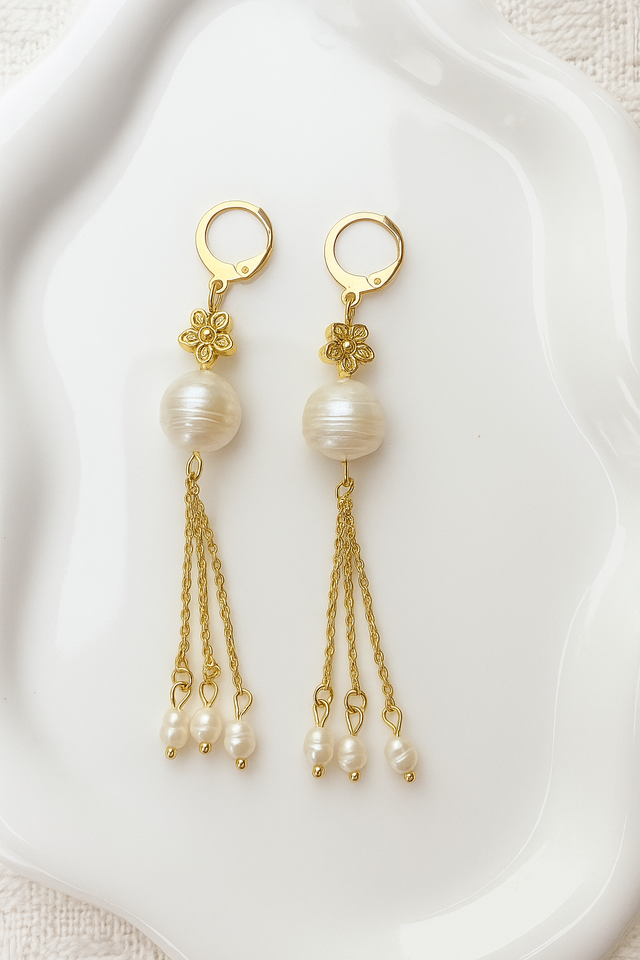 Orecchini in argento 925 placcato oro, chiusura in argento, perla AAA e catenine in argento con perle chicco di riso