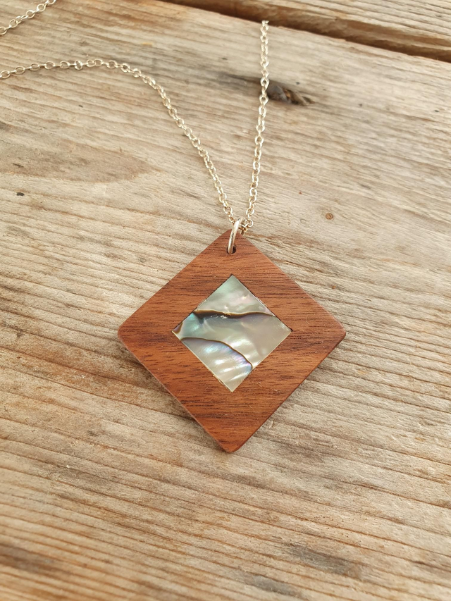 Pendentif En palissandre Et Nacre