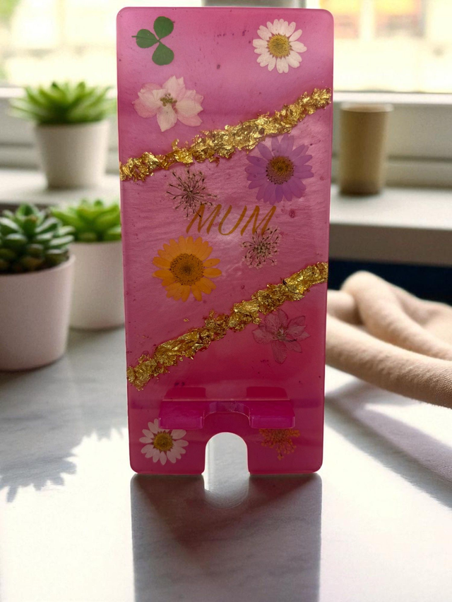 Pink Resin Phone Holder – Dried Flowers & “MUM” | Handmade in Bournemouth