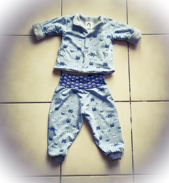 E* 12/18 MOIS veste DOUDOU réversible blue CATS