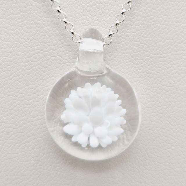 Pendentif Dahlia blanc 1