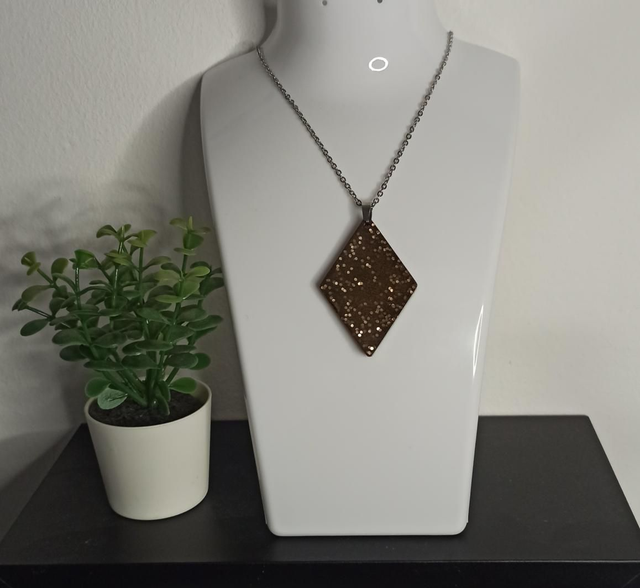 Pendentif marron pailleté CO023