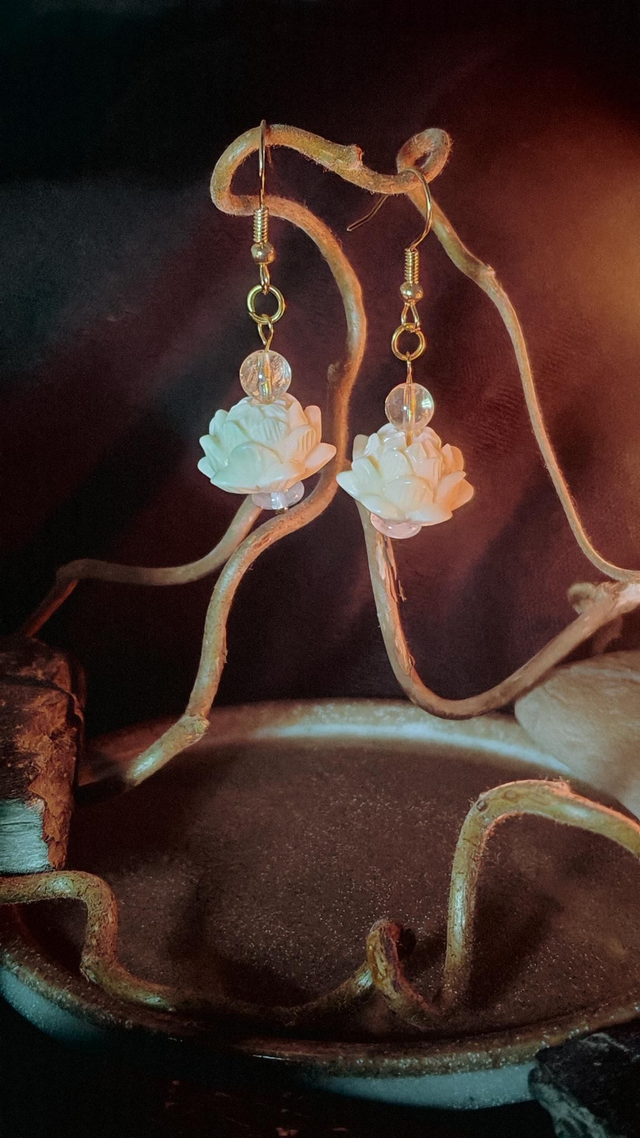 Boucles lotus ivoire végétal, cristal de roche et citrine
