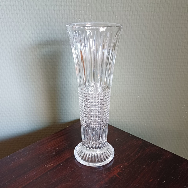 Bud vaasje | Geslepen Retroglas &#039;Diamond Point Cuts&#039; (diameter 5,0 cm | hoogte 15,0 cm) transparant | Antiek