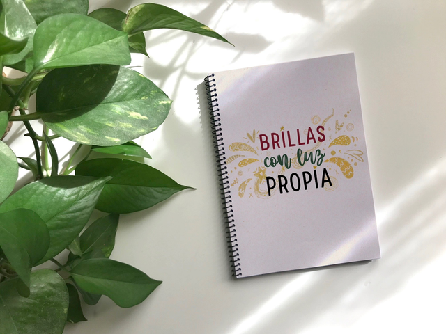 Libreta “Brillas con luz propia”