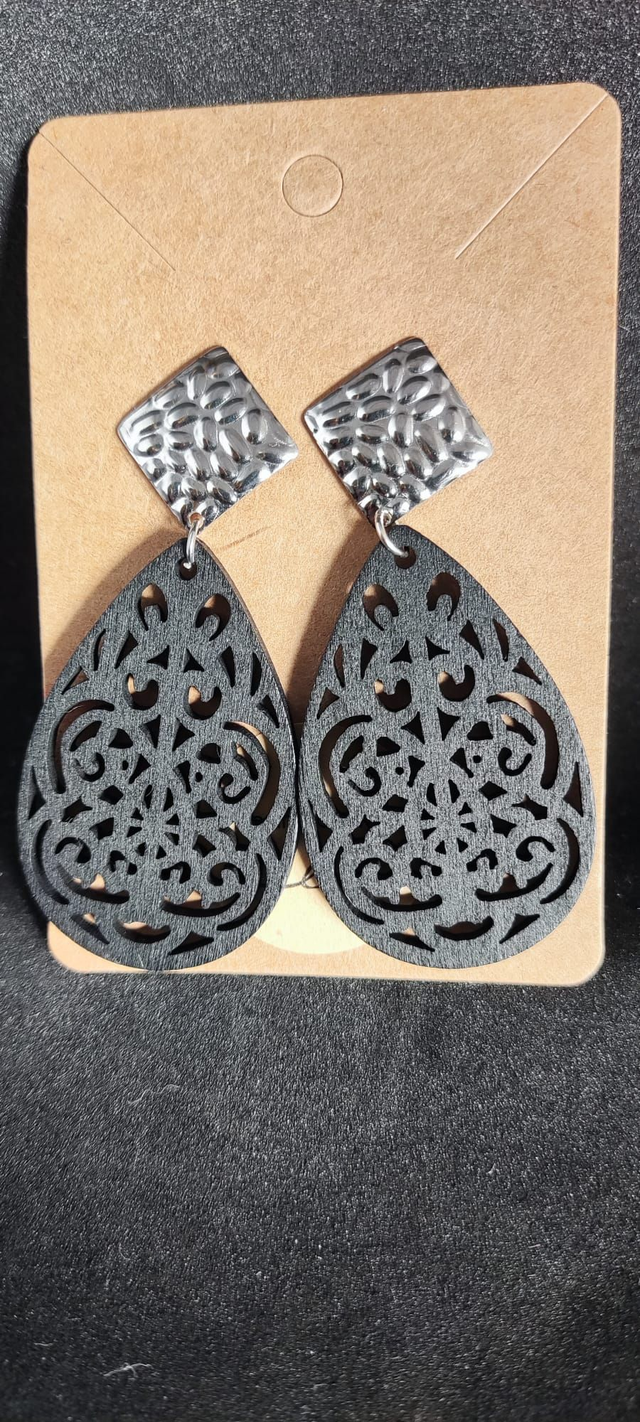 Boucles d’oreilles en bois – Motif ajouré