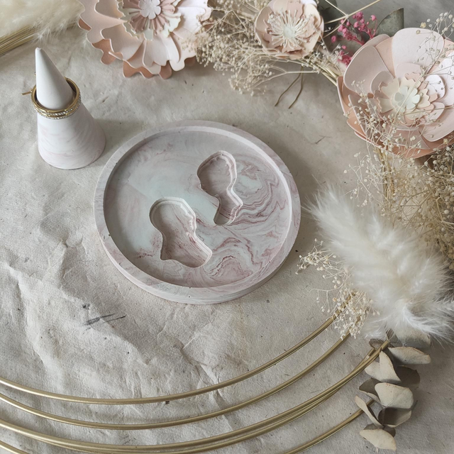 Plateau marbré poudré "Elle &amp; Lui " et son cône 