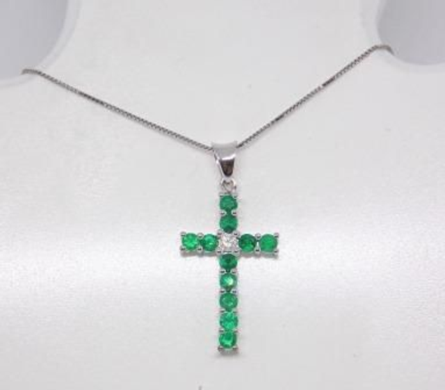 G.A. DIAMONDS CROCE IN ORO BIANCO CON SMERALDI
