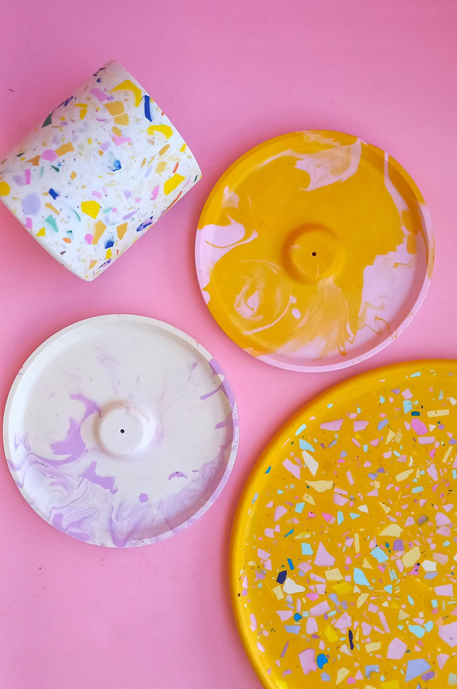  Okrągła podstawka na kadzidełko, palo santo, marble, musztardowo-różowa