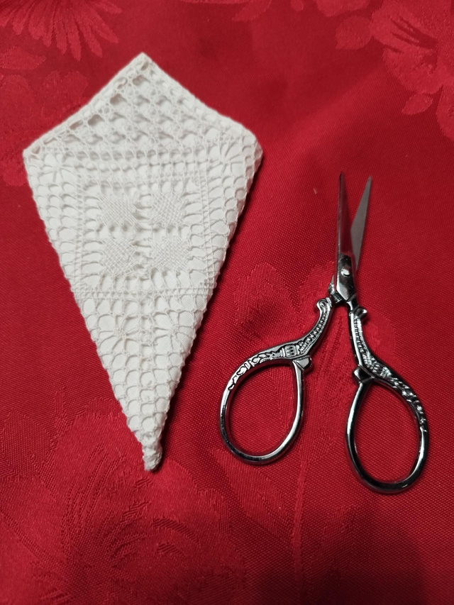 Pochette + ciseaux blanc sur blanc 