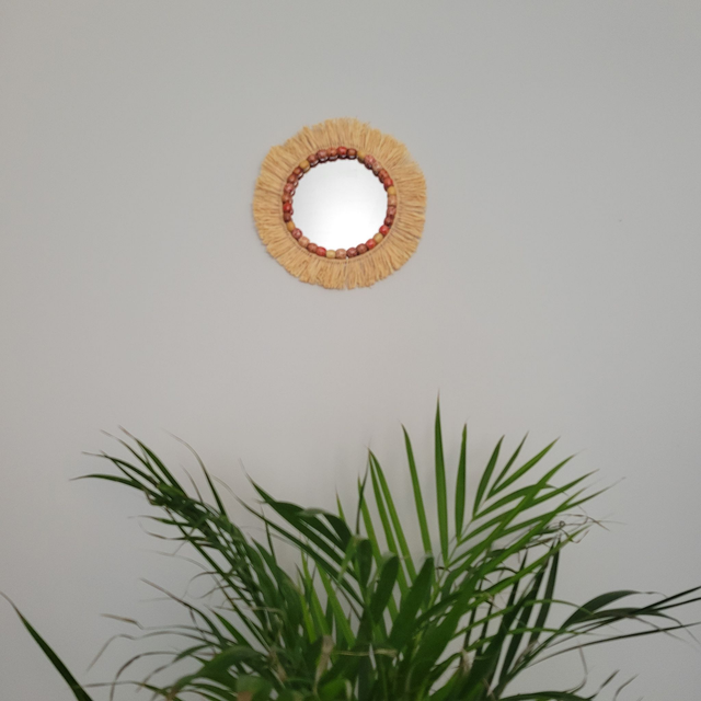 Miroir en raphia naturel et perles Ethnique.