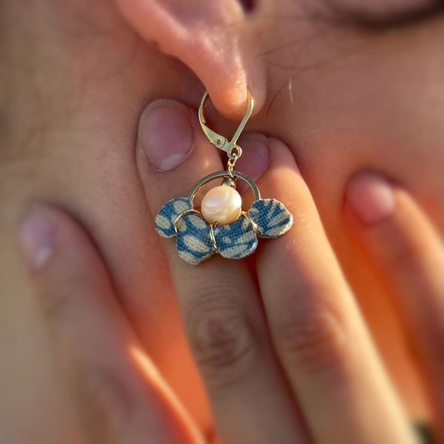 Nuage - Boucles d'oreilles upcyclées en tissu et perle d'eau douce