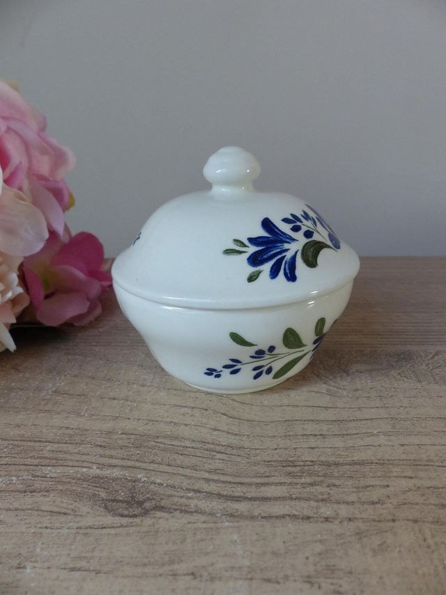 Sucrier avec couvercle « Salzburg » Churchill – Charme de la ferme anglaise – Motifs floraux bleu et vert, fabriqué en Angleterre vintage