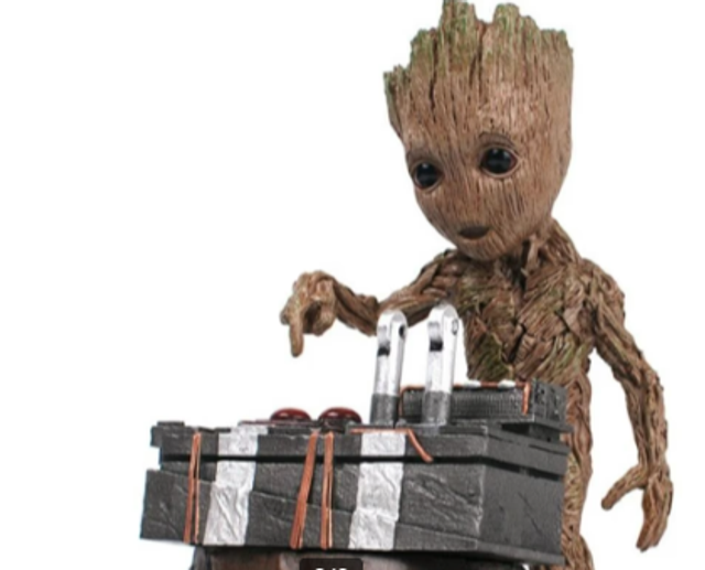 The Avengers actiefiguur Baby Groot achter machine (20cm)