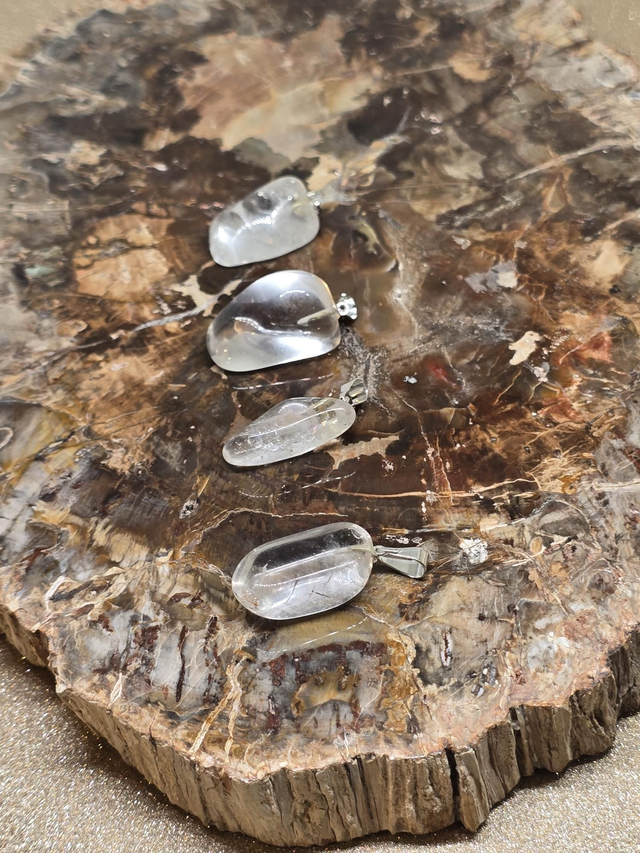 Pendentif Cristal de roche forme libre 