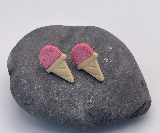 Strawberry ice cream studs 