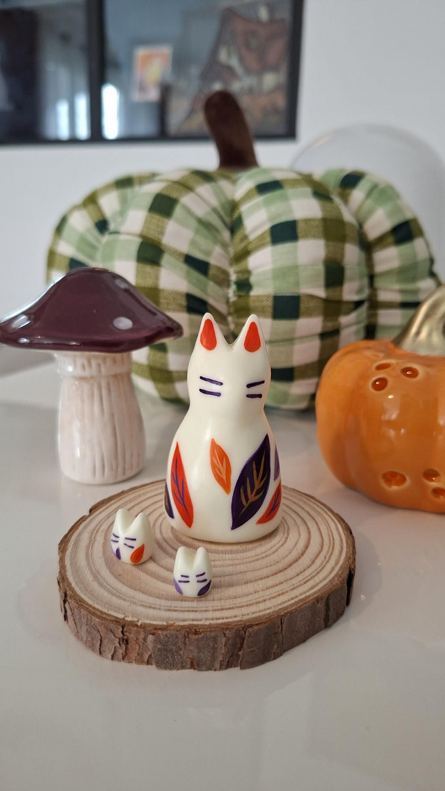 Gardiens sur socle - orange et violet