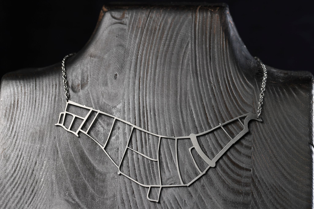 Strasbourg - Grand&#039;rue, Place Gutenberg | Collier court | Inox | Dédale 