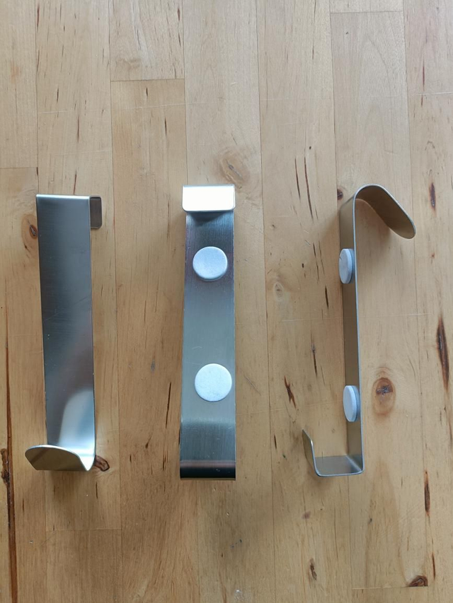 Crochet support de vitrail sur porte fenêtre 