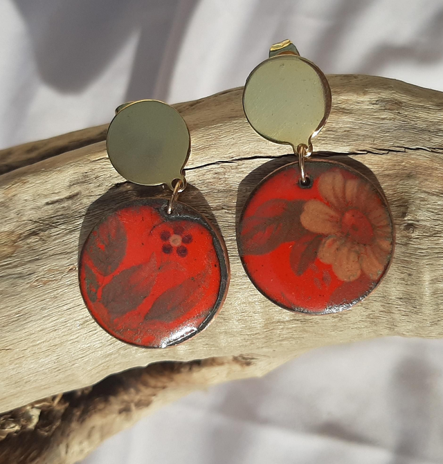 Boucles d&#039;oreilles Petites Rondes rouges &quot;Fleurs&quot;