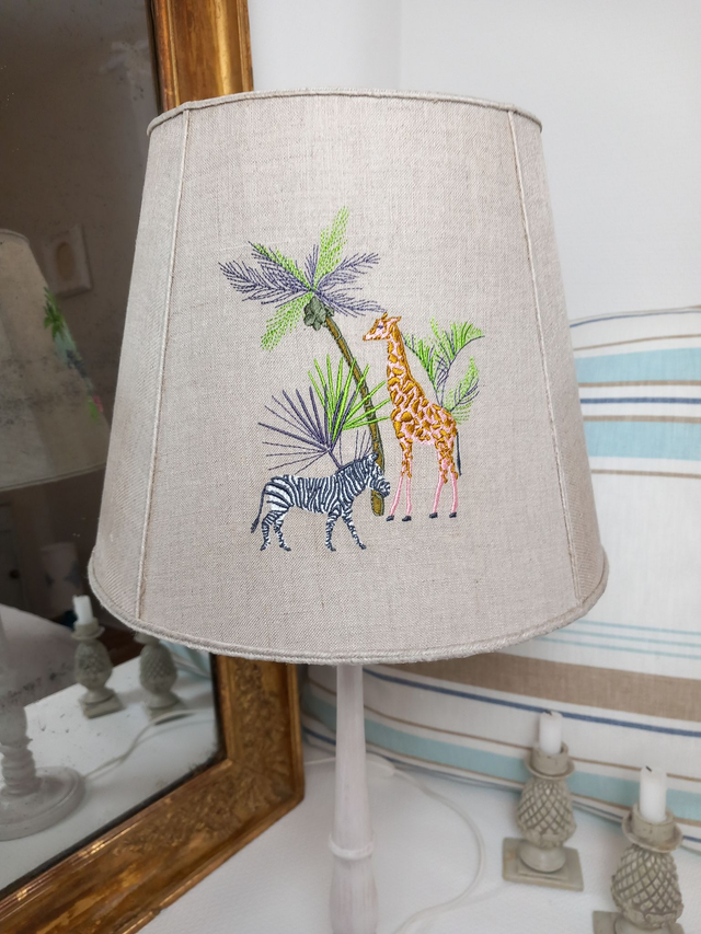 Abat-jour pour lampe de table en lin artisanal brodé - broderie "Savane Africaine"