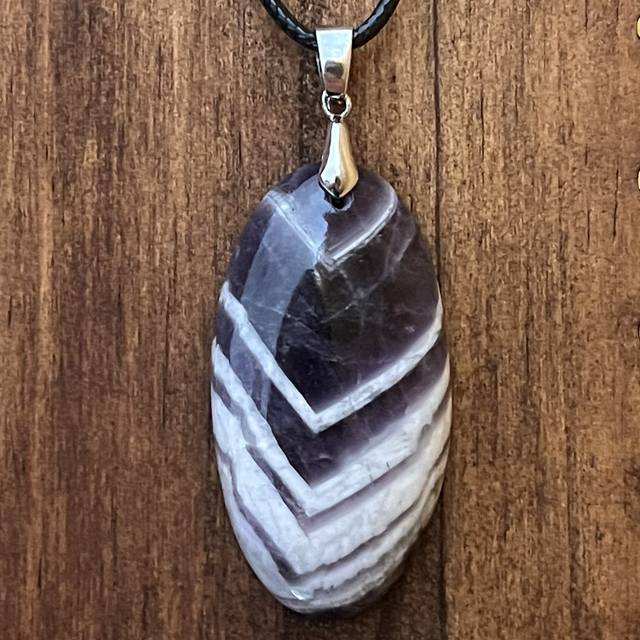 Pendentif en Améthyste chevron et bélière argent 