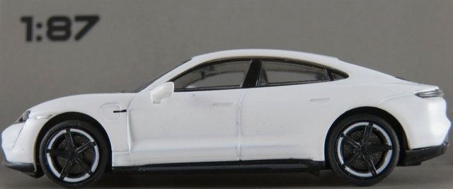 Porsche Taycan Turbo S 2019 weiss Minichamps 1:87