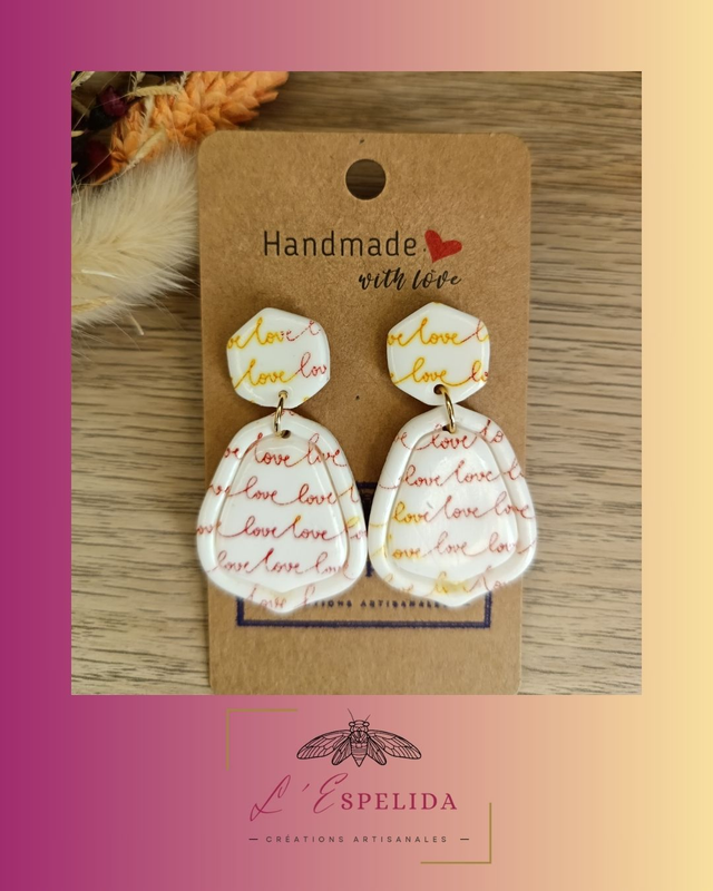 Ecussons blancs imprimés Love rouge et jaune