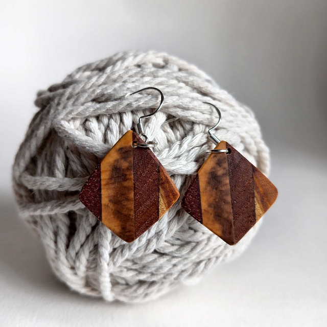 Boucles d&#039;oreilles multicolores