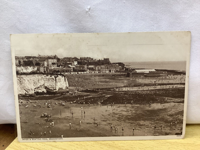 Broadstairs, Sands &amp; Boating Pool, Kent, Posted 1947 Wards vintage postcard. Our Ref No R555 £2.00 