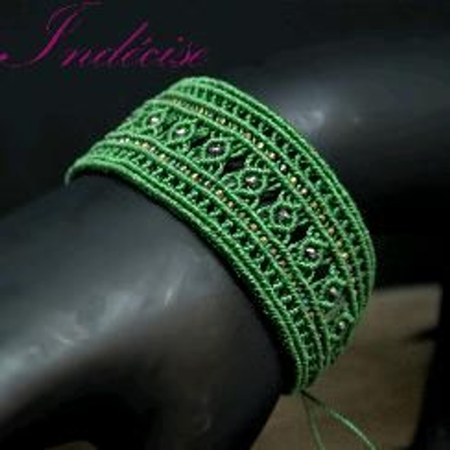 Manchette en macramé vert, ajustable
