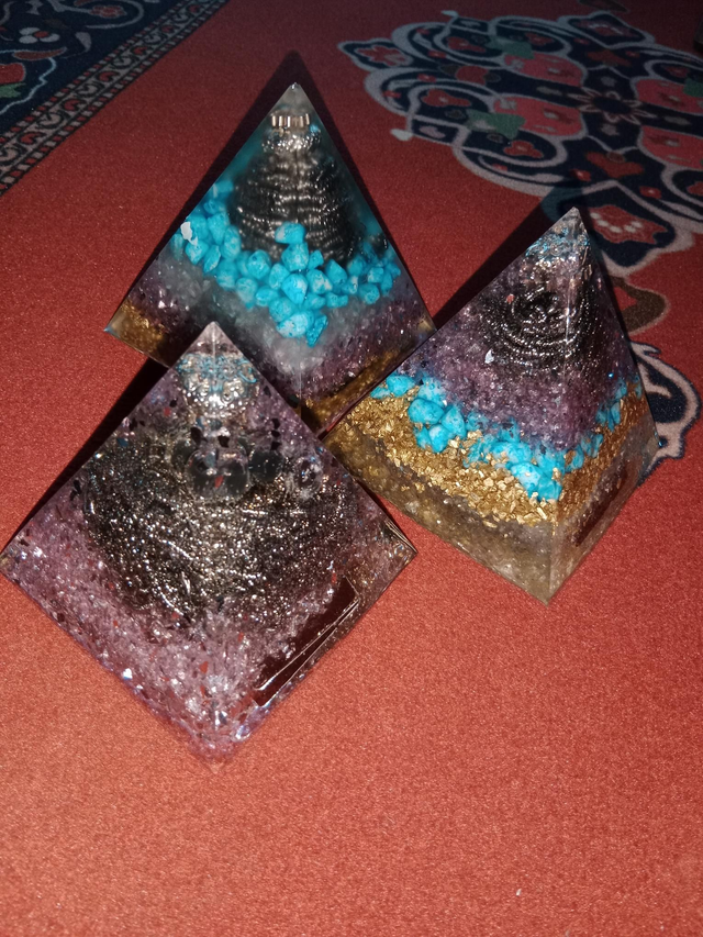 Organska piramida velika 13x13cm