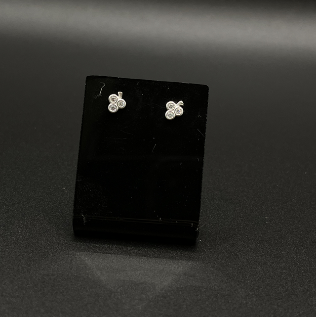 Brinco infantil três zircônias