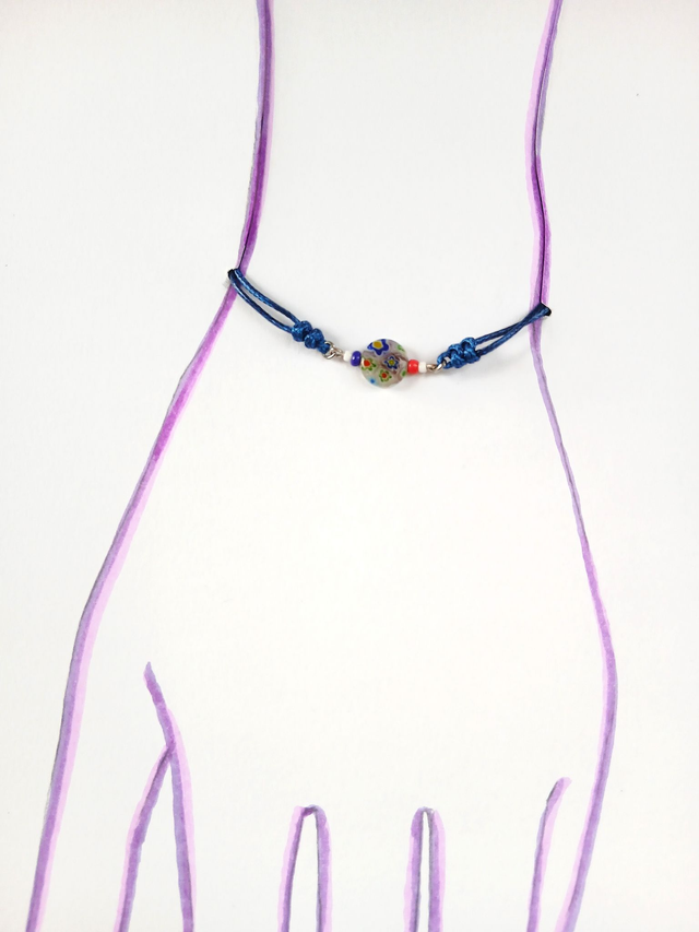 Bracelet upcyclé - Pièce unique - lacet bleu et perle ronde plate orange motif floral colorés