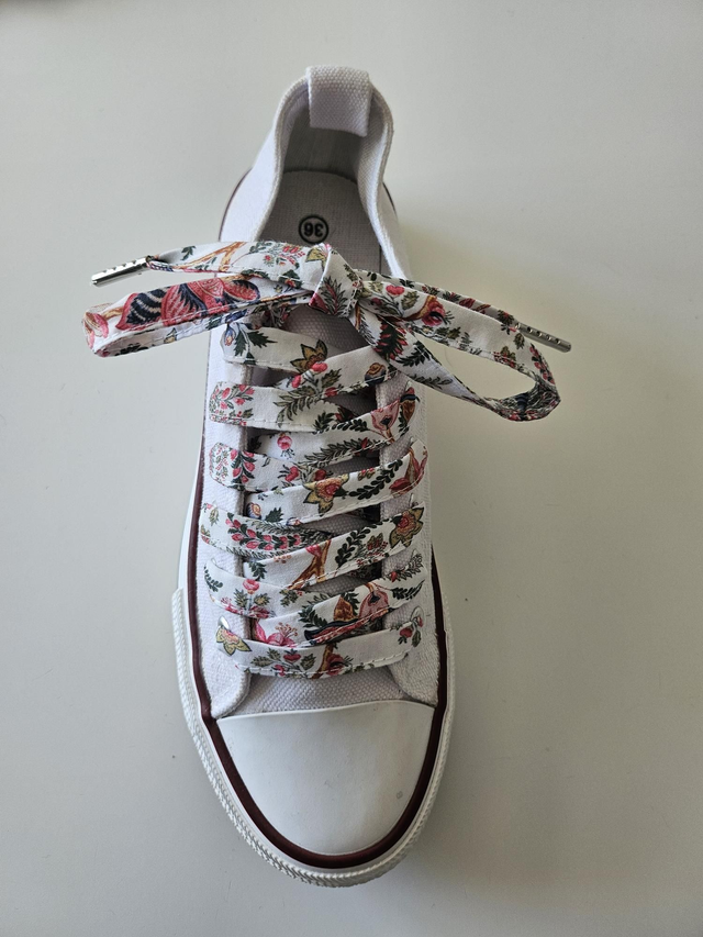 Lacets en tissu fait main - blanc fleurs